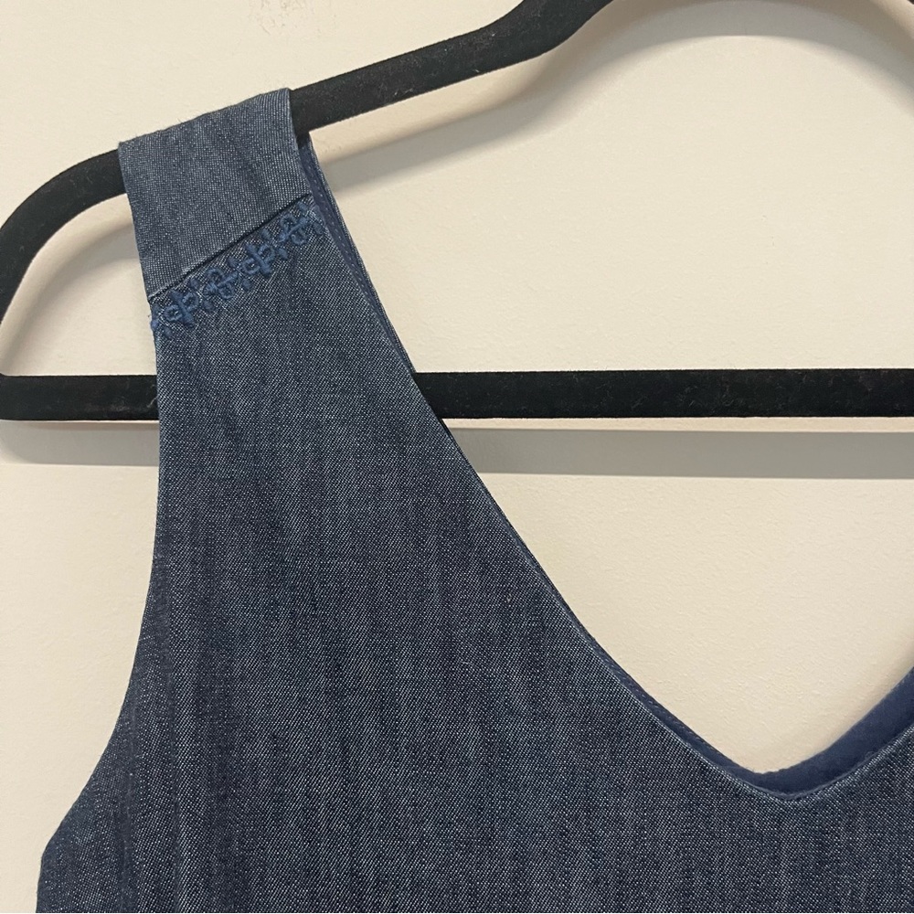 Vineyard Vines Denim Dark Blue Wash V-Neck Chambray Dress Women’s Size 4 - Picture 3 of 5